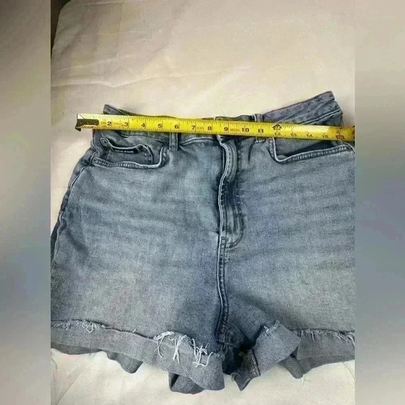 DKNY Jeans Kent High Rise Shorts (Size 31) - Picture 4 of 7